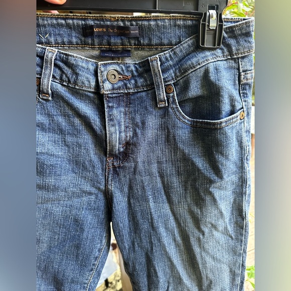 LEVI’S Classic Blue Skinny Jean Mid Rise Size 2 - Picture 15 of 15